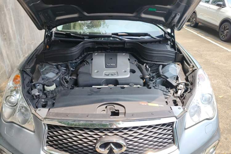Used Infiniti QX50 2015 2.5L Deluxe Edition Engine Bay