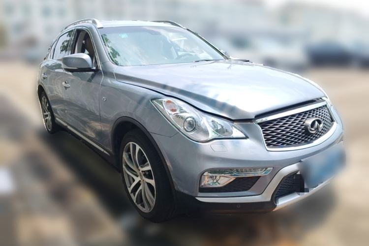 Used Infiniti QX50 2015 2.5L Deluxe Edition Front Right 45 Deg