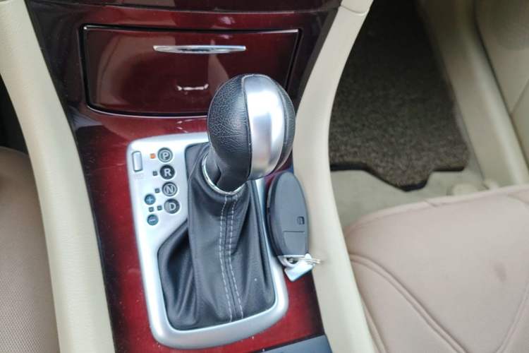 Used Infiniti QX50 2015 2.5L Deluxe Edition Gear Lever