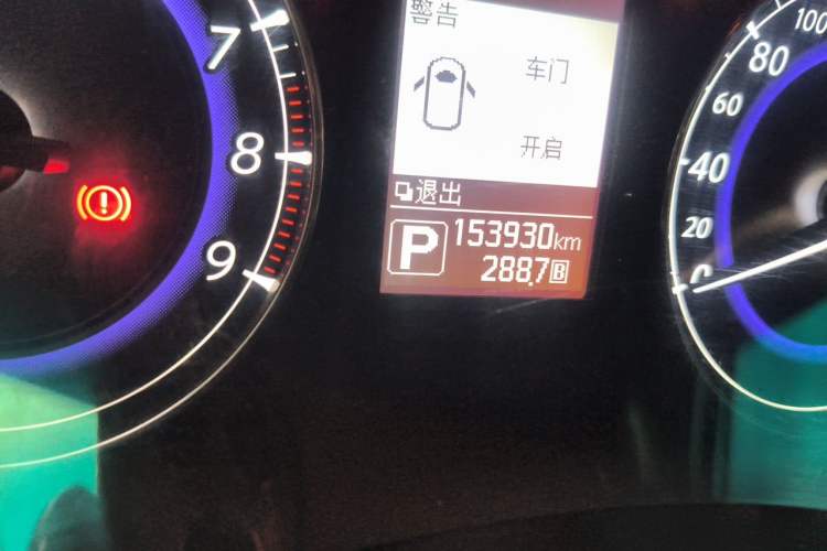 Used Infiniti QX50 2015 2.5L Enjoyment Edition Odometer Close Up