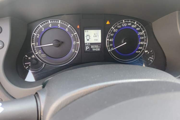 Used Infiniti QX50 2015 2.5L Enjoyment Edition Odometer Close Up