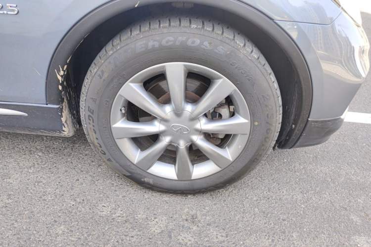 Used Infiniti QX50 2015 2.5L Enjoyment Edition Right Front Wheel Hub