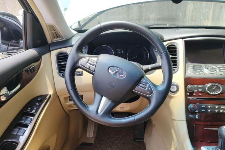 Used Infiniti QX50 2015 2.5L Deluxe Edition Steering Wheel