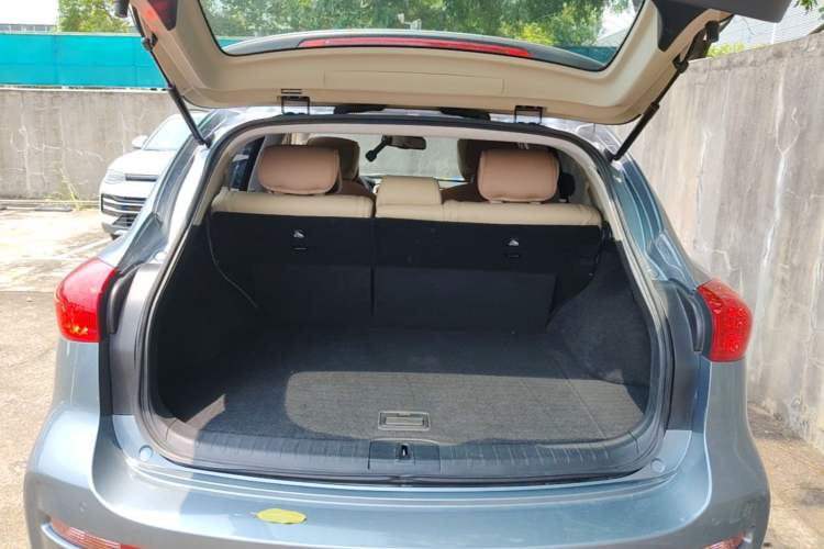 Used Infiniti QX50 2015 2.5L Deluxe Edition Trunk