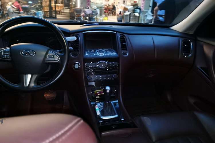 Used Infiniti QX50 2015 2.5L Enjoyment Edition Center Console