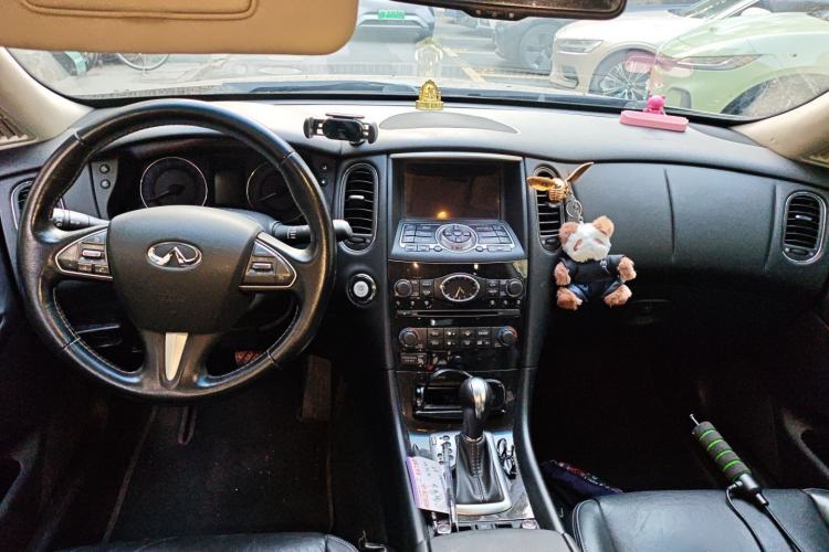 Used Infiniti QX50 2015 2.5L Enjoyment Edition Center Console