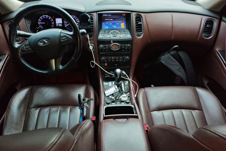 Used Infiniti QX50 2015 2.5L Enjoyment Edition Center Console
