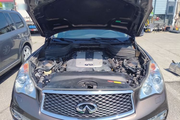 Used Infiniti QX50 2015 2.5L Comfort Edition Engine Bay