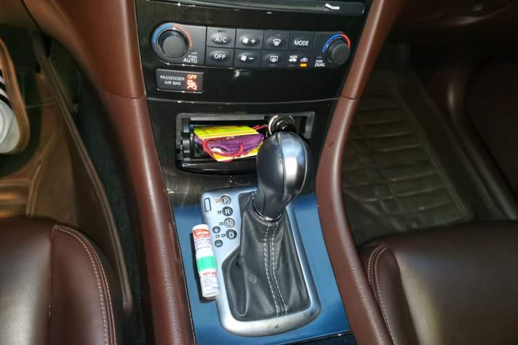 Used Infiniti QX50 2015 2.5L Enjoyment Edition Gear Lever