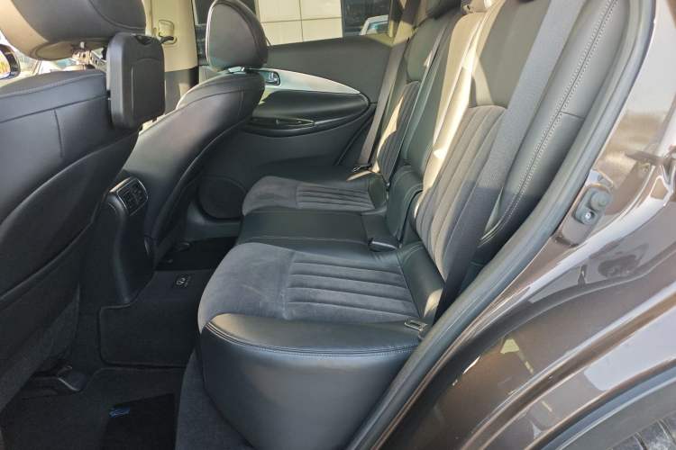 Used Infiniti QX50 2015 2.5L Comfort Edition Interior 1