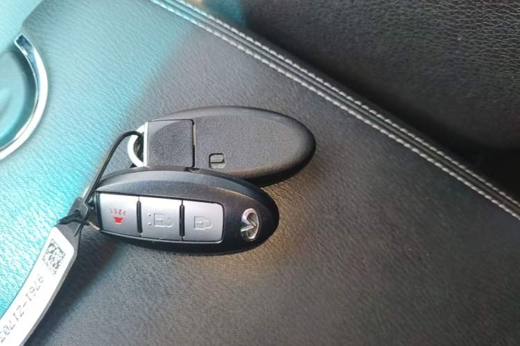 Used Infiniti QX50 2015 2.5L Comfort Edition Interior 1