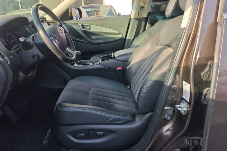 Used Infiniti QX50 2015 2.5L Comfort Edition Interior 2