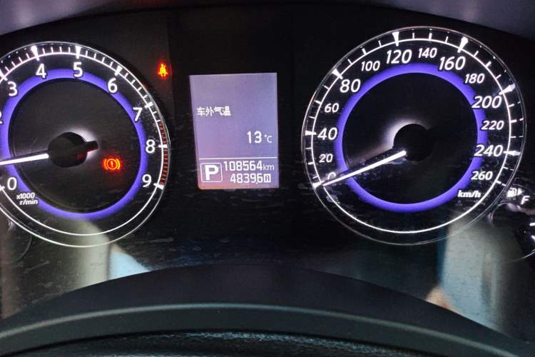 Used Infiniti QX50 2015 2.5L Enjoyment Edition Odometer Close Up