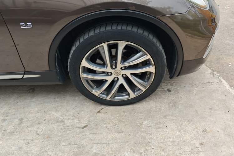Used Infiniti QX50 2015 2.5L Luxury Edition Right Front Wheel Hub