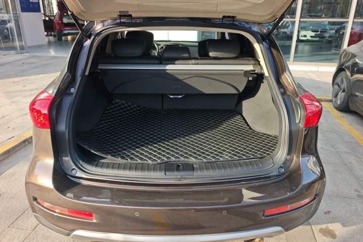 Used Infiniti QX50 2015 2.5L Comfort Edition Trunk