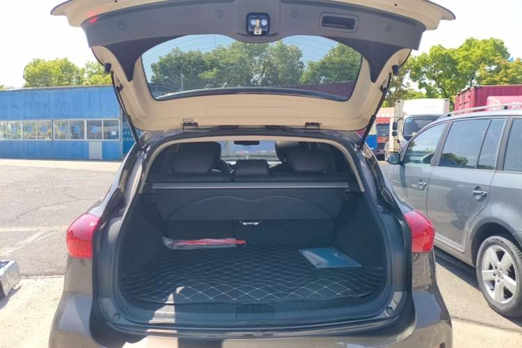 Used Infiniti QX50 2015 2.5L Comfort Edition Trunk