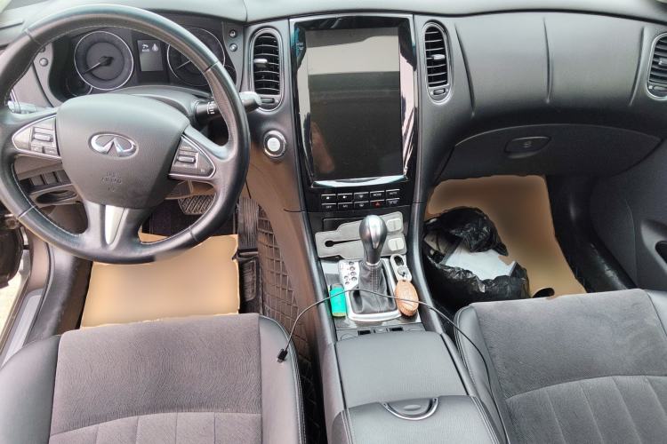 Used Infiniti QX50 2015 2.5L Comfort Edition Center Console
