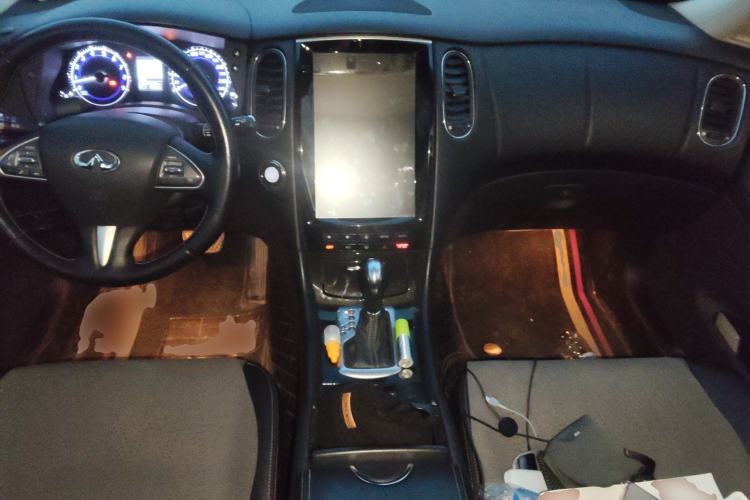 Used Infiniti QX50 2015 2.5L Comfort Edition Center Console