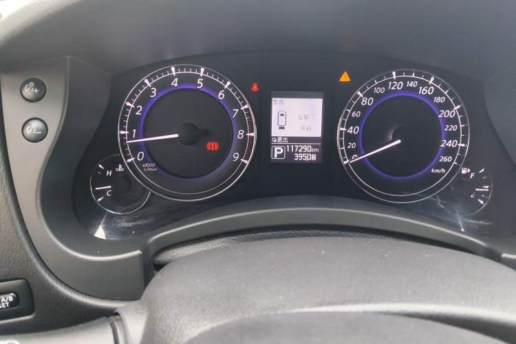 Used Infiniti QX50 2015 2.5L Comfort Edition Odometer Close Up