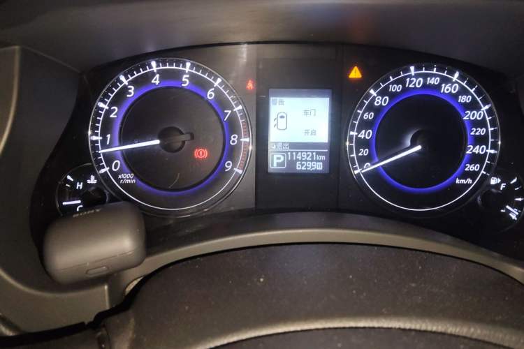 Used Infiniti QX50 2015 2.5L Comfort Edition Odometer Close Up