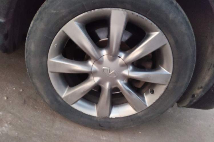 Used Infiniti QX50 2015 2.5L Comfort Edition Right Front Wheel Hub
