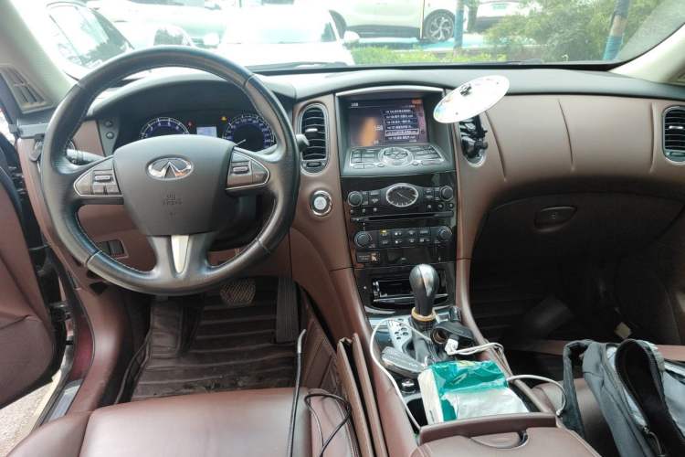 Used Infiniti QX50 2015 2.5L Enjoyment Edition Center Console