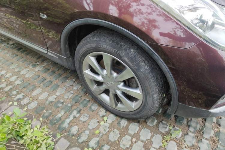 Used Infiniti QX50 2015 2.5L Enjoyment Edition Right Front Wheel Hub
