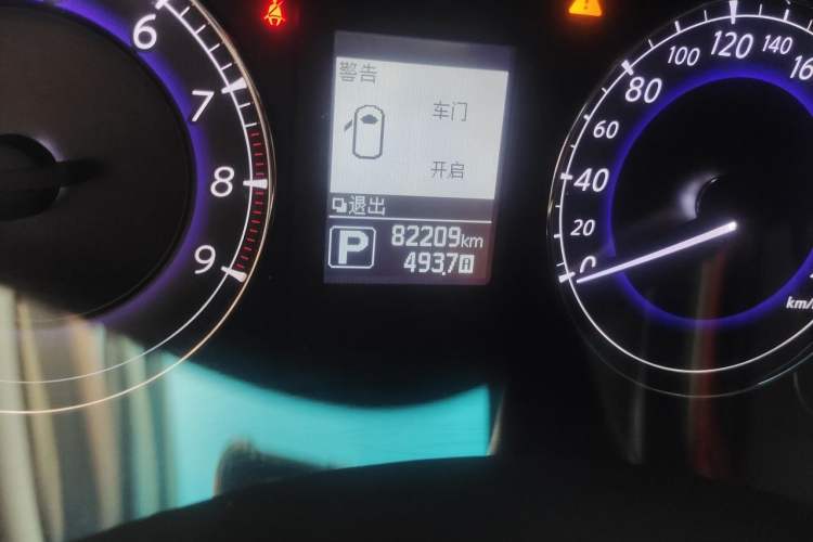 Used Infiniti QX50 2015 2.5L Enjoyment Edition Odometer Close Up
