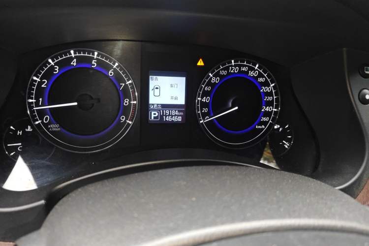Used Infiniti QX50 2015 2.5L Enjoyment Edition Odometer Close Up