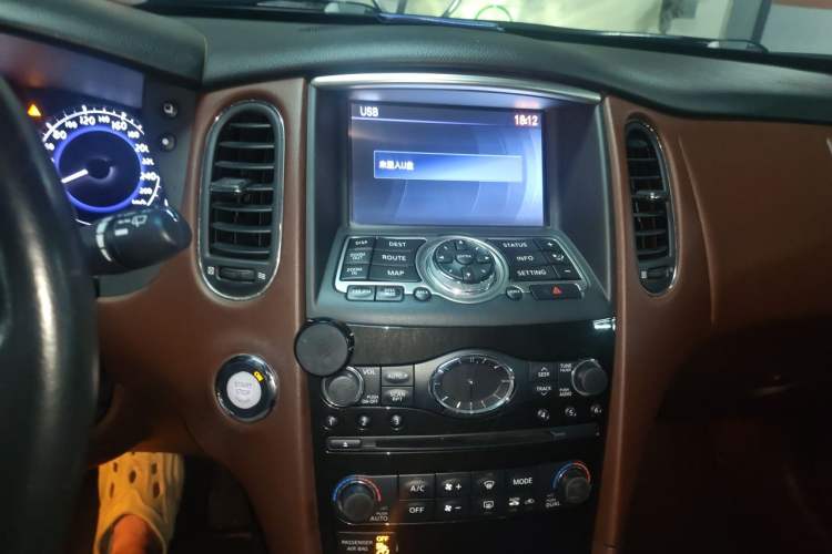 Used Infiniti QX50 2015 2.5L Enjoyment Edition Audio And AC Panel