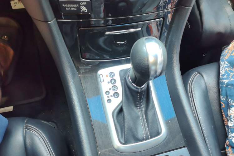 Used Infiniti QX50 2015 2.5L Enjoyment Edition Gear Lever