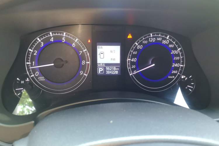 Used Infiniti QX50 2015 2.5L Enjoyment Edition Odometer Close Up