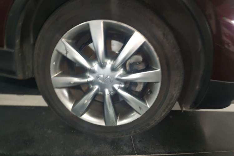 Used Infiniti QX50 2015 2.5L Enjoyment Edition Right Front Wheel Hub