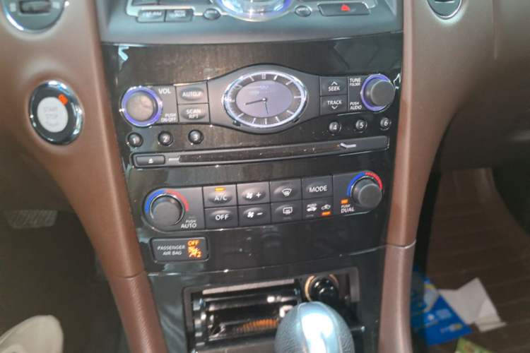 Used Infiniti QX50 2015 2.5L Enjoyment Edition Audio And AC Panel