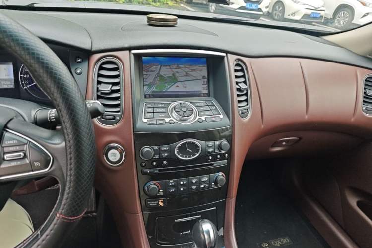 Used Infiniti QX50 2015 2.5L Enjoyment Edition Audio And AC Panel