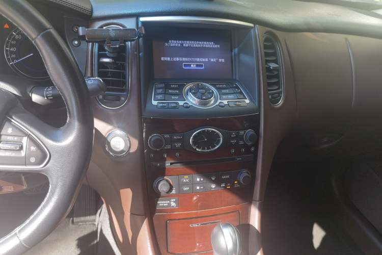 Used Infiniti QX50 2015 2.5L Deluxe Edition Audio And AC Panel