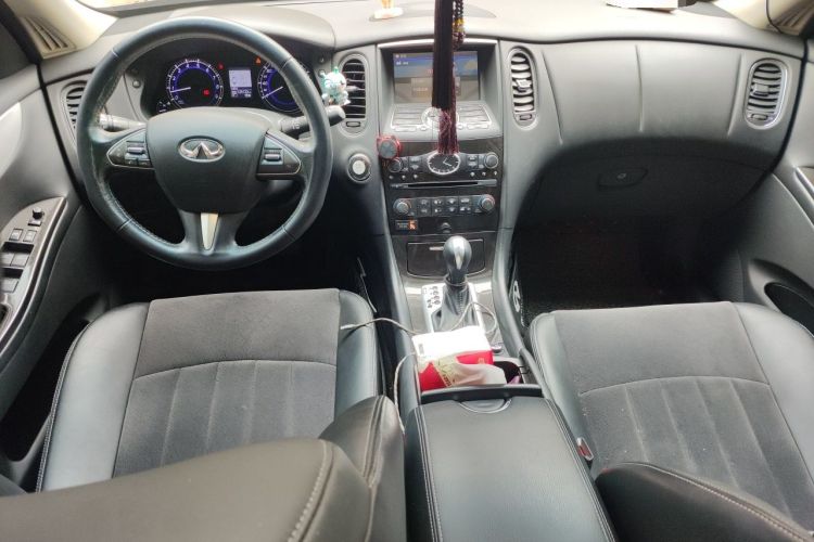 Used Infiniti QX50 2015 2.5L Comfort Edition Center Console