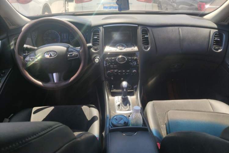Used Infiniti QX50 2015 2.5L Comfort Edition Center Console