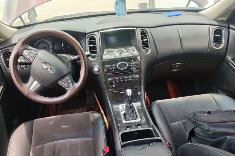 Used Infiniti QX50 2015 2.5L Comfort Edition Center Console