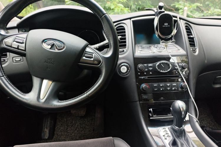 Used Infiniti QX50 2015 2.5L Comfort Edition Center Console