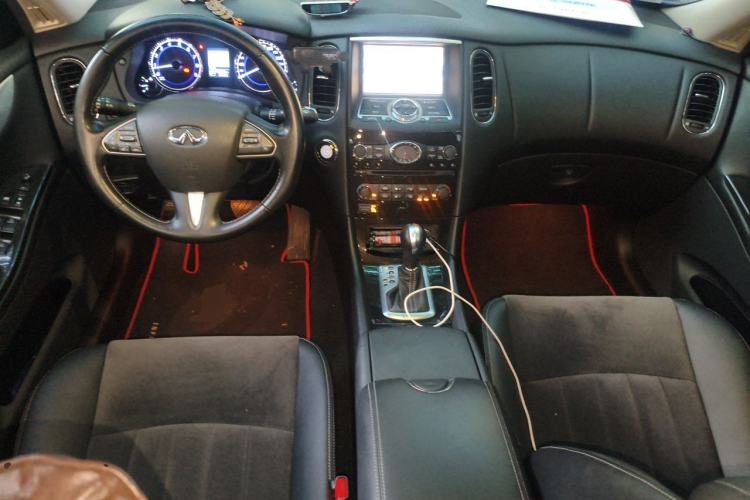 Used Infiniti QX50 2015 2.5L Comfort Edition Center Console