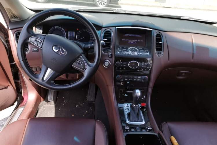 Used Infiniti QX50 2015 2.5L Enjoyment Edition Center Console