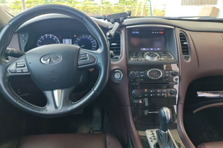 Used Infiniti QX50 2015 2.5L Luxury Edition Center Console