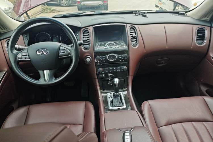 Used Infiniti QX50 2015 2.5L Enjoyment Edition Center Console