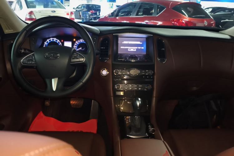 Used Infiniti QX50 2015 2.5L Enjoyment Edition Center Console