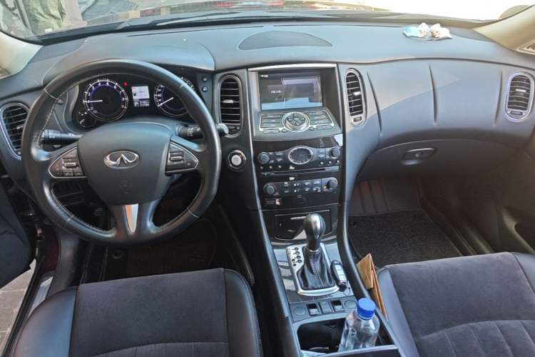 Used Infiniti QX50 2015 2.5L Comfort Edition Center Console