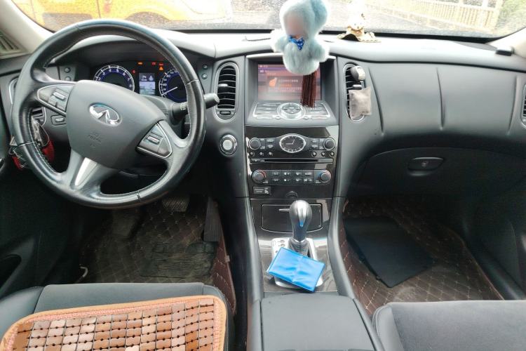 Used Infiniti QX50 2015 2.5L Comfort Edition Center Console