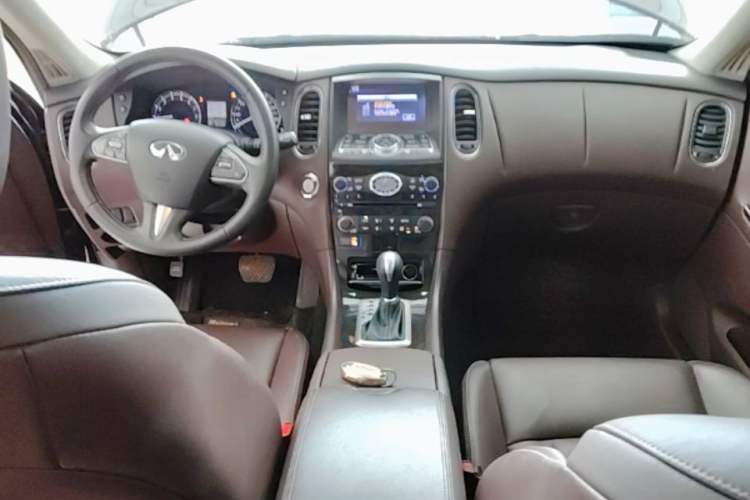 Used Infiniti QX50 2015 2.5L Enjoyment Edition Center Console
