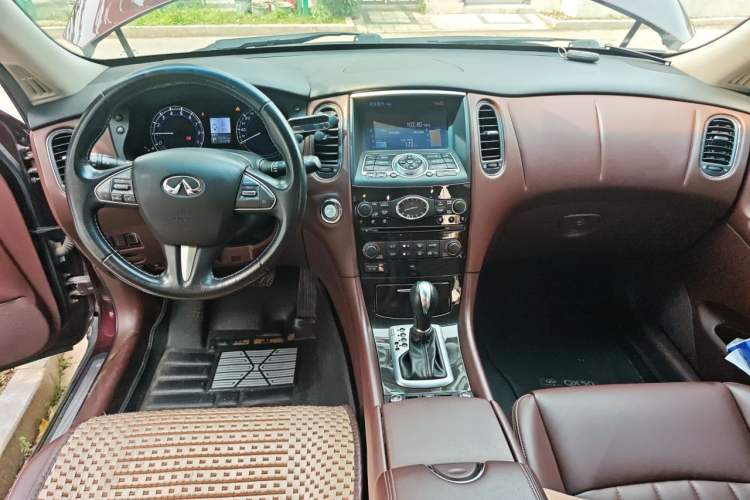 Used Infiniti QX50 2015 2.5L Enjoyment Edition Center Console