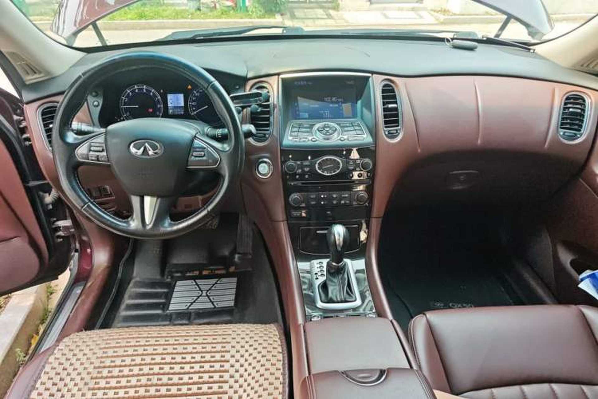 Used Infiniti QX50 2015 2.5L Enjoyment Edition Center Console